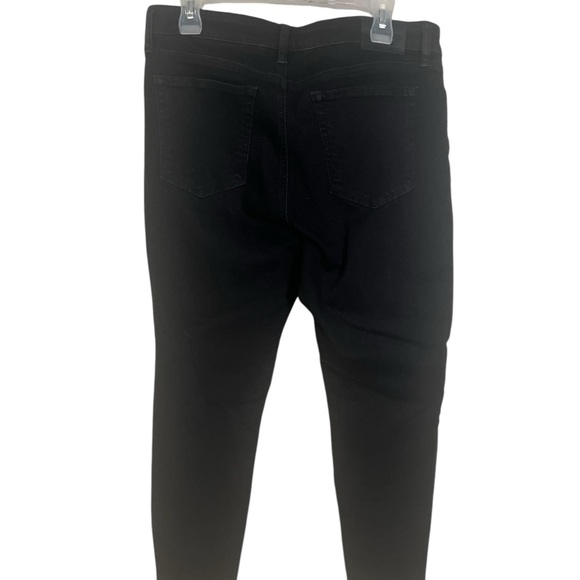 A black pair of Lucky Brand Jeans in size 14 X 32 - Picture 5 of 6